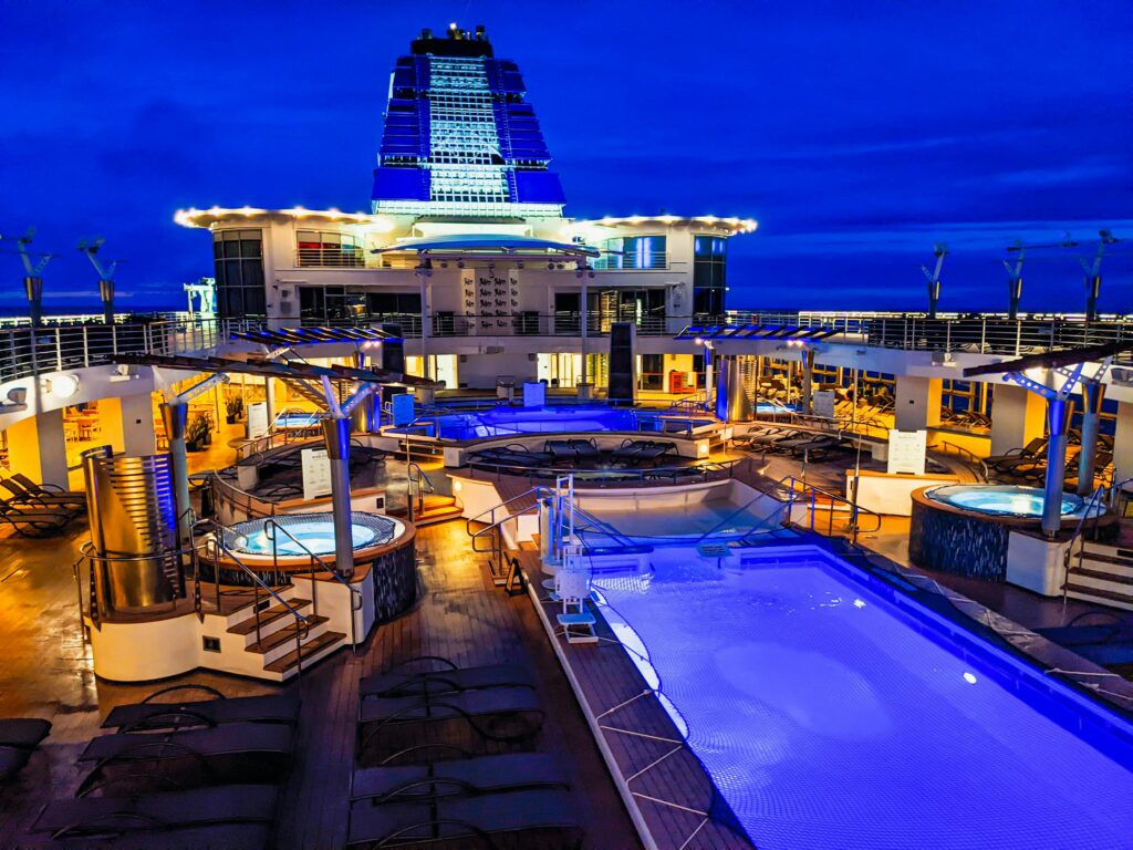 luxury cruise pool